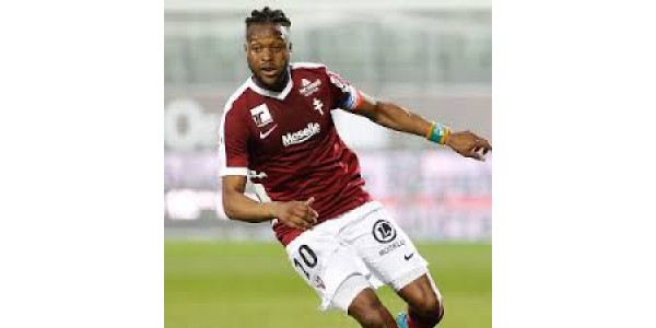 Doukouré slutter seg til Paris Saint-Germain med lave sjanser